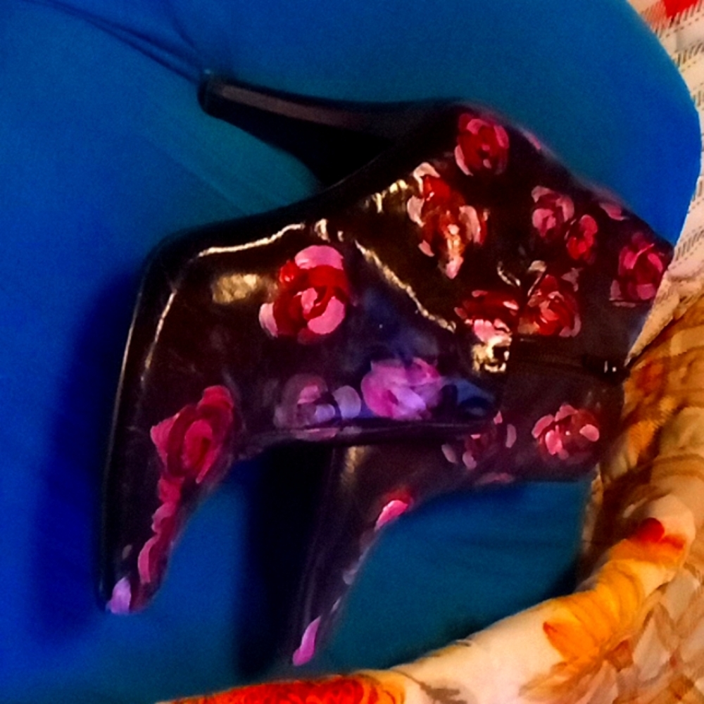 Women's size 7 medium ankle booties heels